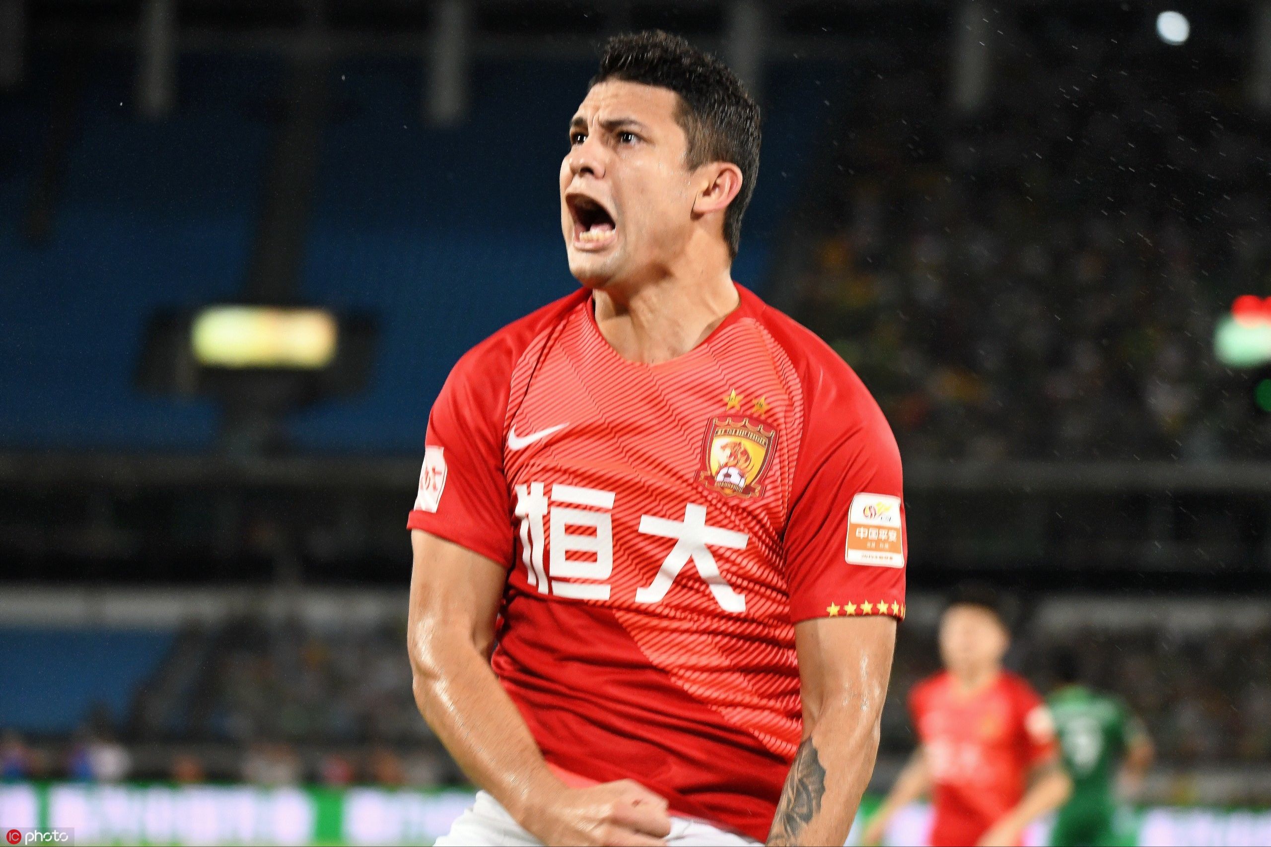 广州队的新一轮比赛中展现出了强大的防守技巧的简单介绍 广州队的新一轮比赛中展现出了强大的防守技巧的简单介绍