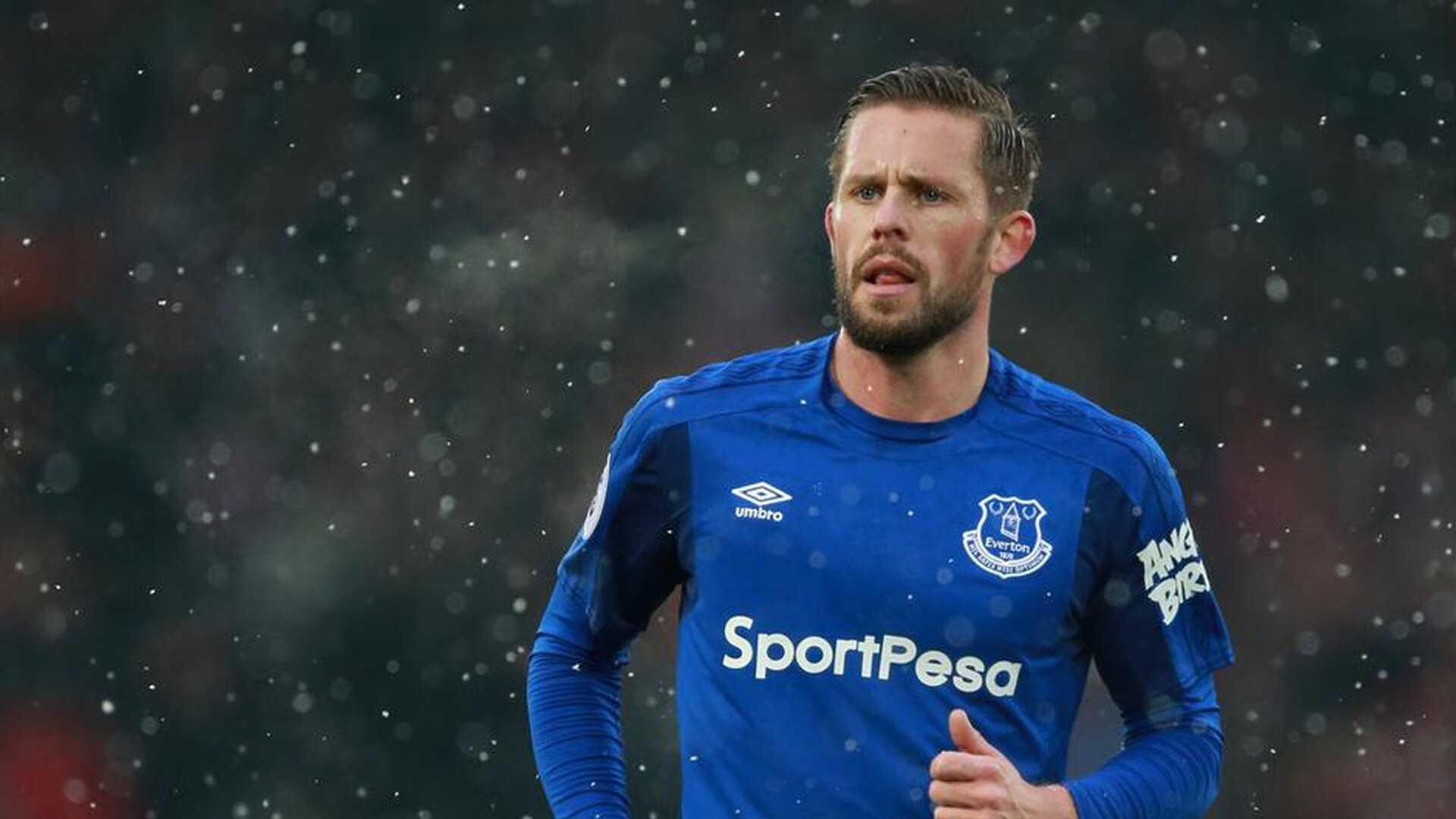 双线告捷，英格兰轻取韩国展团队锋芒，奥恰洛夫领军破阵显核心价值